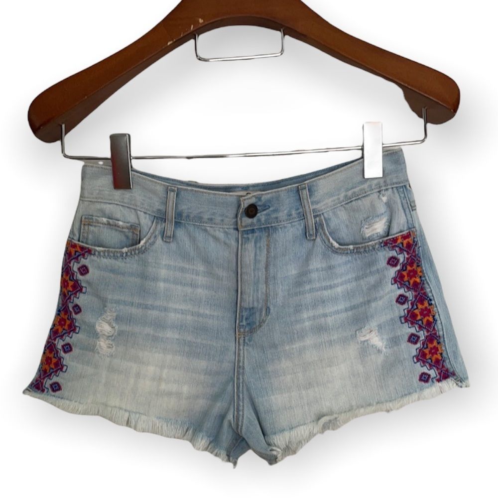 Hollister boho embroidered Frayed jean Shorts size 28/7 ✌🏻